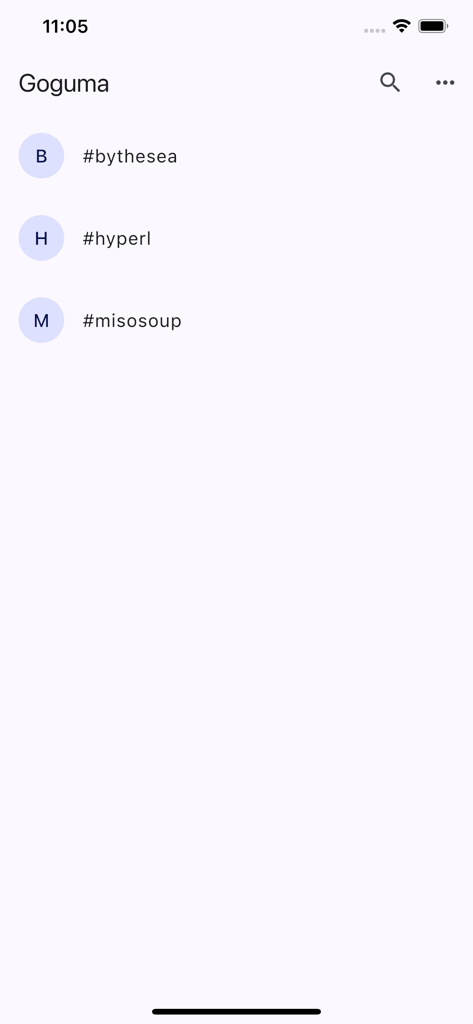 Una interfaz de usuario minimalista que muestra una lista de canales IRC en la aplicación móvil Goguma