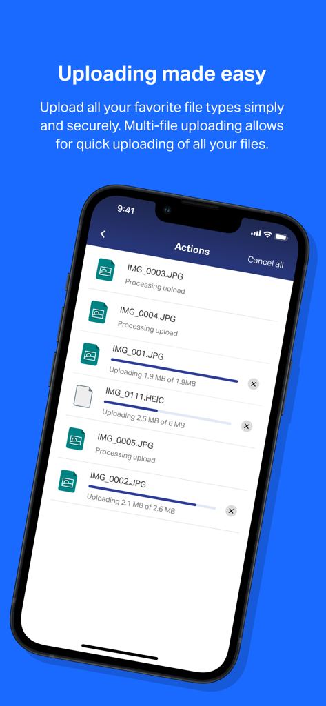 OpenText™ Core Share - Tela do iPhone exibindo o progresso do upload de vários arquivos no aplicativo OpenText Core Share