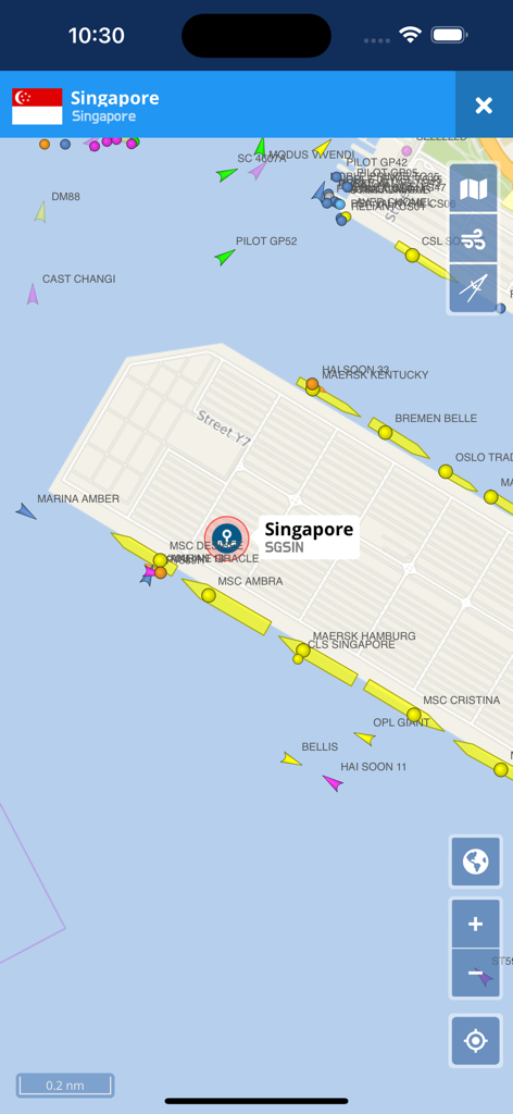 Interface de l'application VesselFinder Pro montrant le suivi des navires en temps réel et les données AIS sur une carte maritime de Singapour.