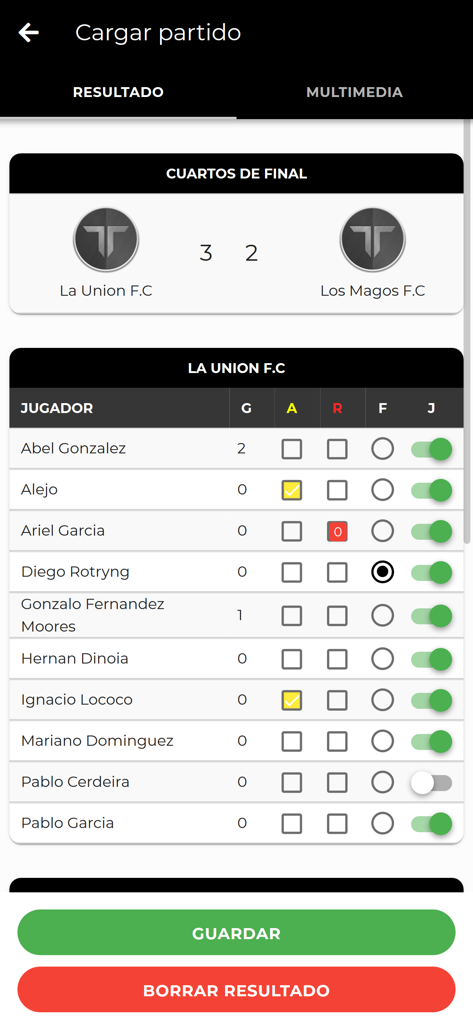 Écran de l'application mobile pour saisir les résultats des matchs de soccer et suivre les statistiques des joueurs comme les buts et les cartons