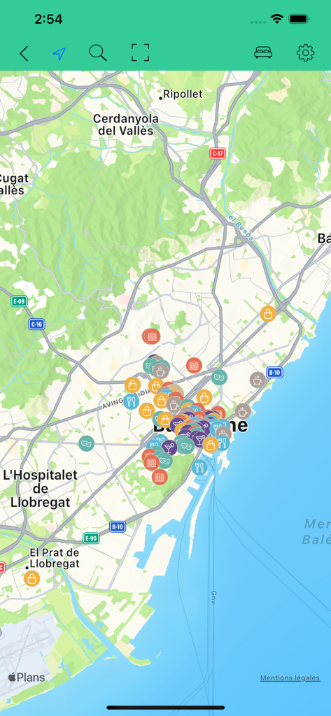 Mon Carnet de Voyage - Vue cartographique de Barcelone dans l'application Mon Carnet de Voyage montrant des épingles de points d'intérêt pour les musées, le shopping et la restauration.