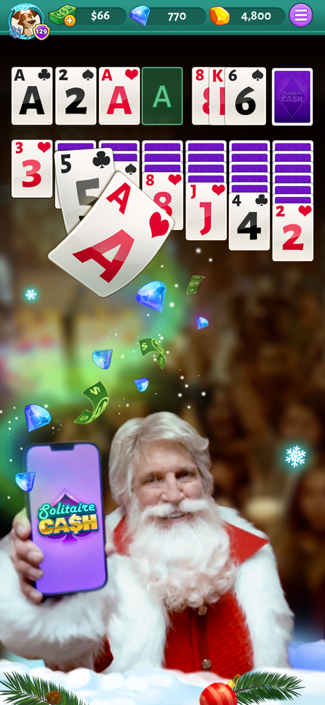 Solitaire Cash - Interface du jeu mobile Solitaire Cash avec le Père Noël tenant un smartphone et de l'argent et des gemmes qui tombent