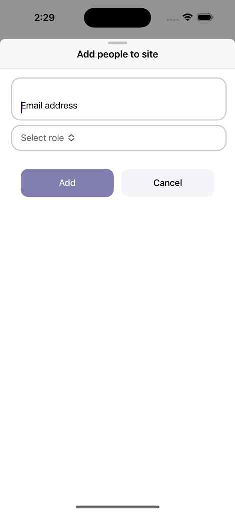 Securiti - Interface para adicionar pessoas a um local de segurança com seleção de e-mail e função no aplicativo Securiti