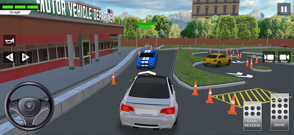 交通コーンとステアリングホイールUIを備えたDMVテストコースを走る車を示す高校ドライビングテスト3Dゲームプレイ。