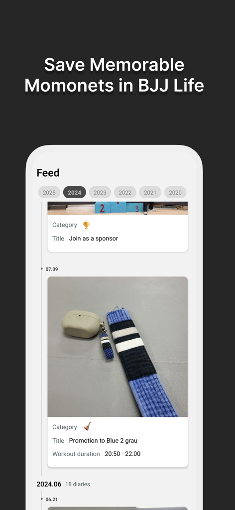 훈련 이정표와 파란색 벨트 스트라이프 승급을 보여주는 주짓수 저널 앱의 타임라인 피드