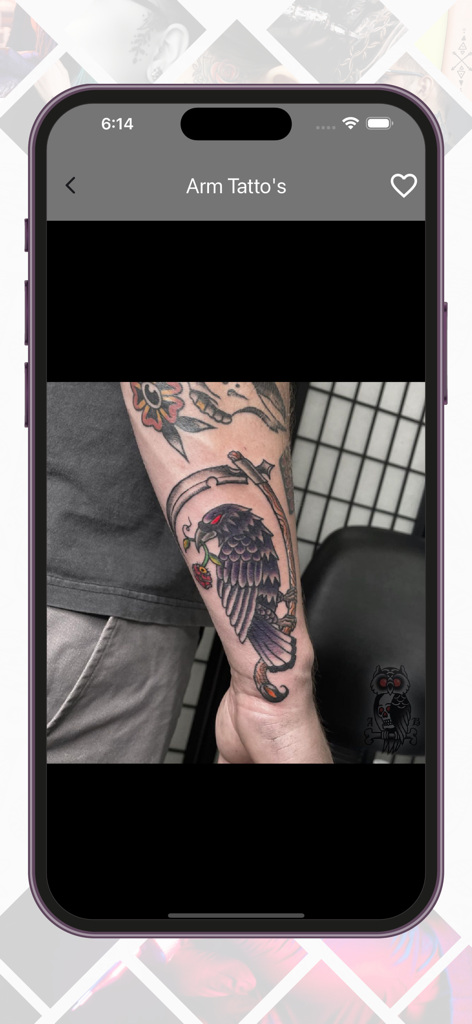 Tattoo Designs - Tattoo Maker - Um design de tatuagem de corvo e foice no braço no aplicativo Designs de Tatuagem