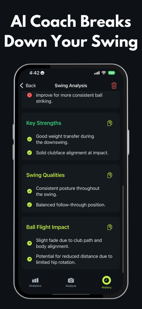 Pantalla de smartphone mostrando análisis de swing de golf por IA con puntos clave y consejos de mejora