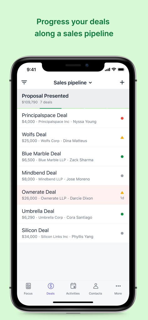 Screenshot dell'app mobile Pipedrive che mostra una pipeline di vendita con diversi affari attivi nella fase di proposta.