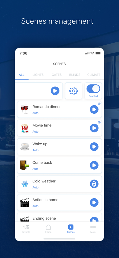Interfaz de la aplicación Yubii Home Center mostrando una lista de escenas automatizadas de hogar inteligente como hora de cine y despertar