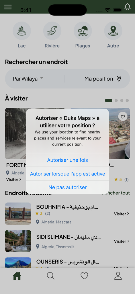 Duks Maps - Benutzeroberfläche der mobilen Duks Maps App mit Reisekategorien wie Strände und Seen sowie einer Aufforderung zur Standortberechtigung