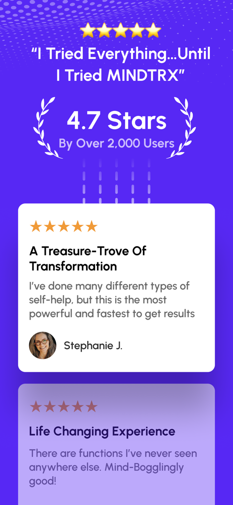 MINDTRX: Self Help & Mindset - Captura de pantalla de las reseñas de la aplicación MINDTRX mostrando una calificación de 4.7 estrellas y testimonios de usuarios positivos sobre la transformación personal.