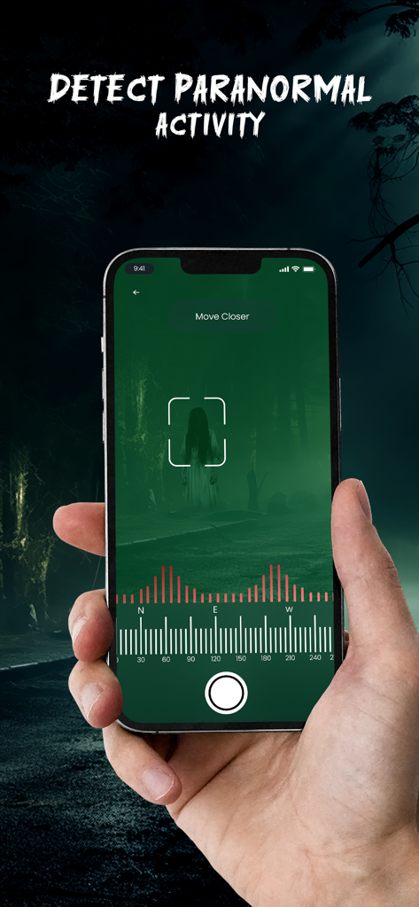 Ghost Detector - Camera Radar - Eine Hand hält ein Smartphone, das eine Geisterdetektor-Kamera-Oberfläche mit einer geisterhaften Figur und einem Paranormal-Aktivitäts-Meter anzeigt.