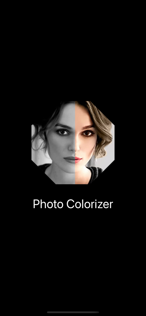 Un retrato de pantalla dividida de una mujer que muestra la transición de blanco y negro a una foto coloreada.