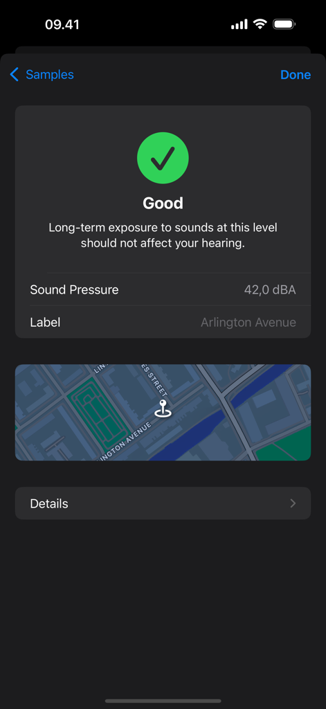 What Noise - Captura de pantalla de la aplicación ¿Qué Ruido que muestra una lectura de nivel de ruido seguro de 42 decibelios con una ubicación en el mapa de la muestra