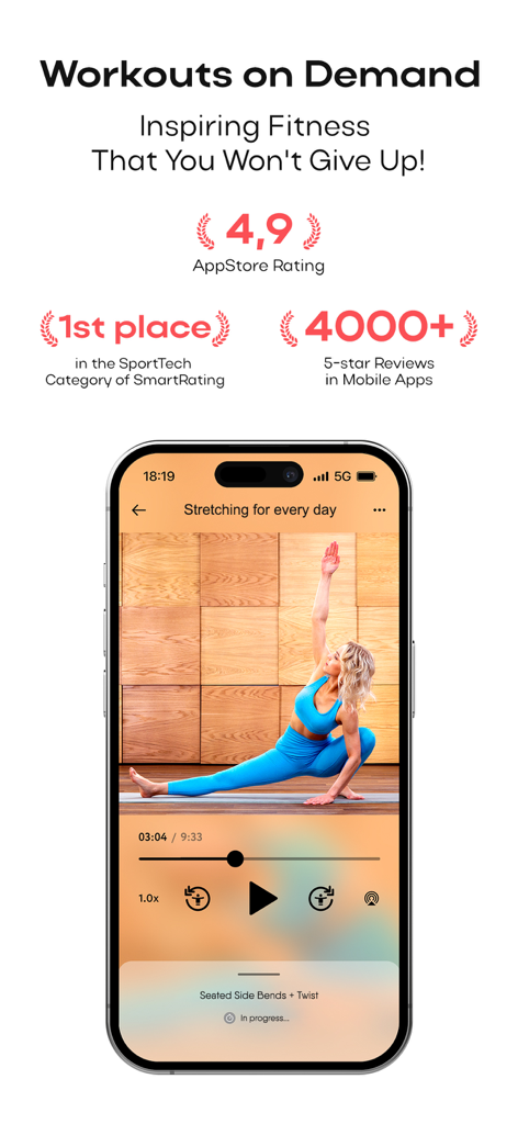 GymTeam - home workouts - Captura de pantalla de la app GymTeam que muestra un ejercicio de estiramiento y una calificación de 4.9 en la App Store