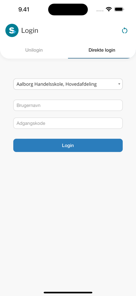 Studie+ - Login screen of the Studie plus education app showing school selection and user credentials fields