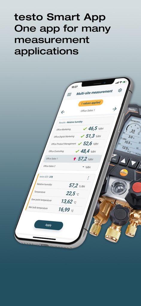 testo Smart - Smartphone exibindo o app testo Smart com resultados de dados de umidade e temperatura de múltiplos locais