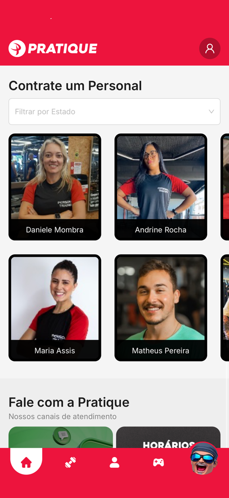 Capture d'écran de l'application Pratique Fitness montrant une liste d'entraîneurs personnels avec leurs photos et noms disponibles à l'embauche.