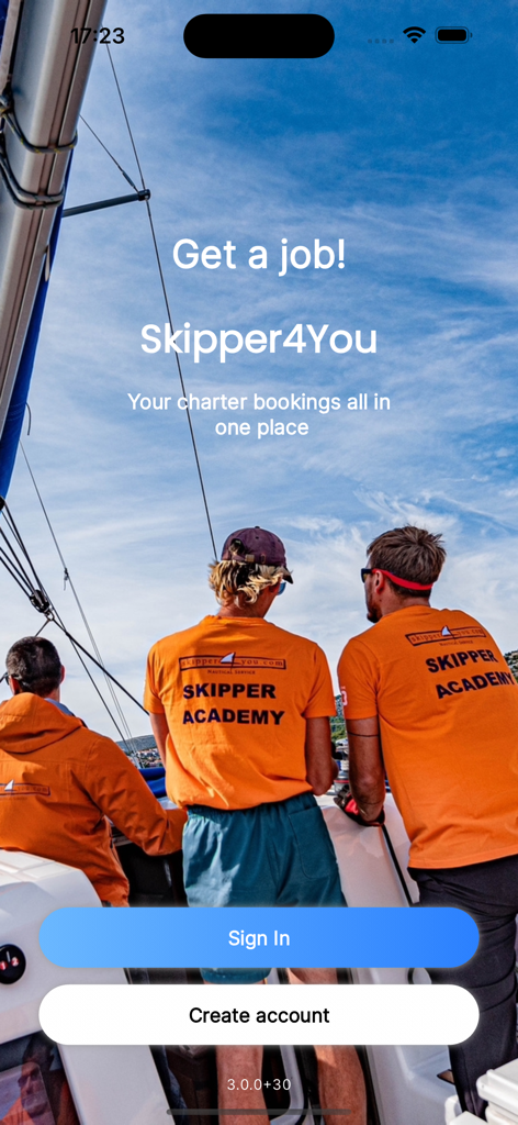 S4Y crew app - Schermata di benvenuto dell'app S4Y Crew che mostra membri dell'equipaggio di uno yacht su una barca con pulsanti di accesso e creazione account