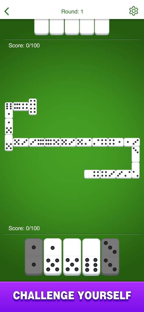 Jogo clássico de combinação de peças de dominó em um tabuleiro verde