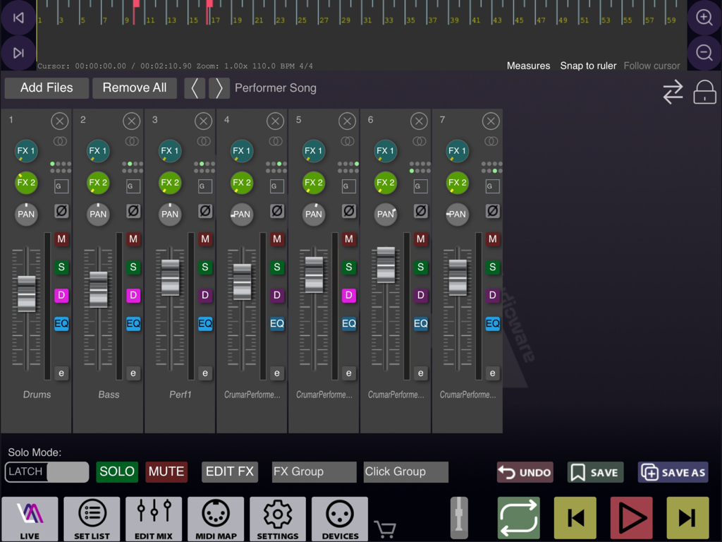 Live Multitrack 2 - Interfaz profesional de mesa de mezclas de audio en la aplicación Live Multitrack 2 para músicos de iPad que muestra faders multicanal y controles de pista.