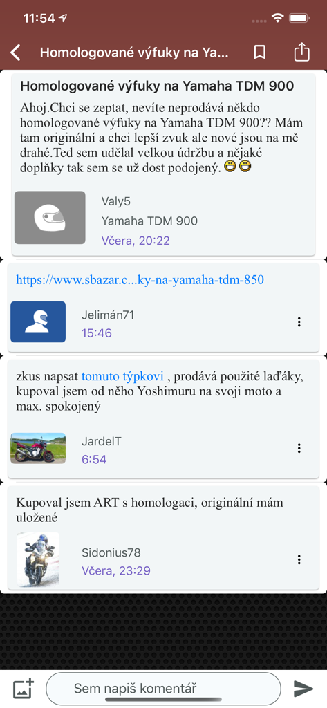 Motorkari.cz - Motorkari.cz app interface showing a motorcycle community forum discussion in Czech.