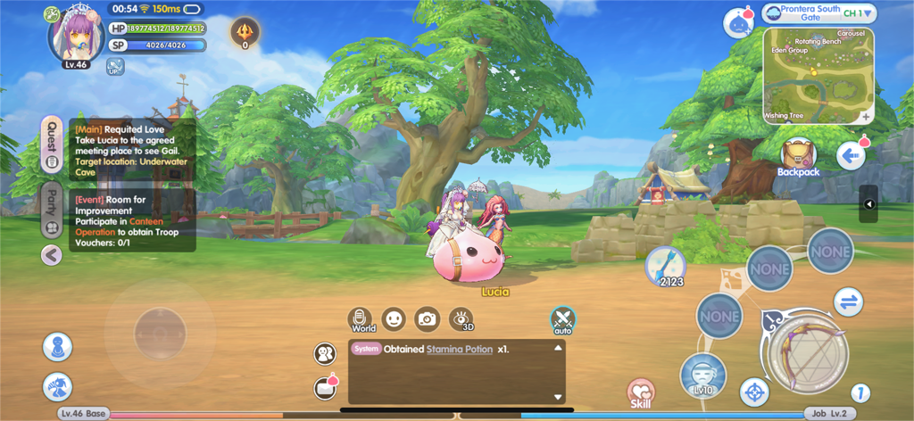 Un personnage nommé Lucia chevauchant une monture Poring rose dans un champ verdoyant au sein du jeu mobile Ragnarok X Next Generation.