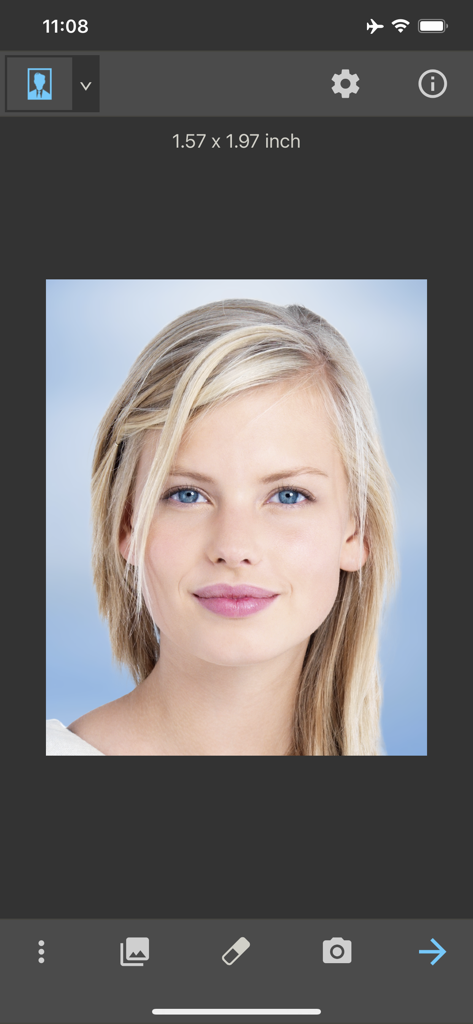 Foto de retrato de uma mulher sendo editada no aplicativo Foto para Passaporte para documentos de identificação