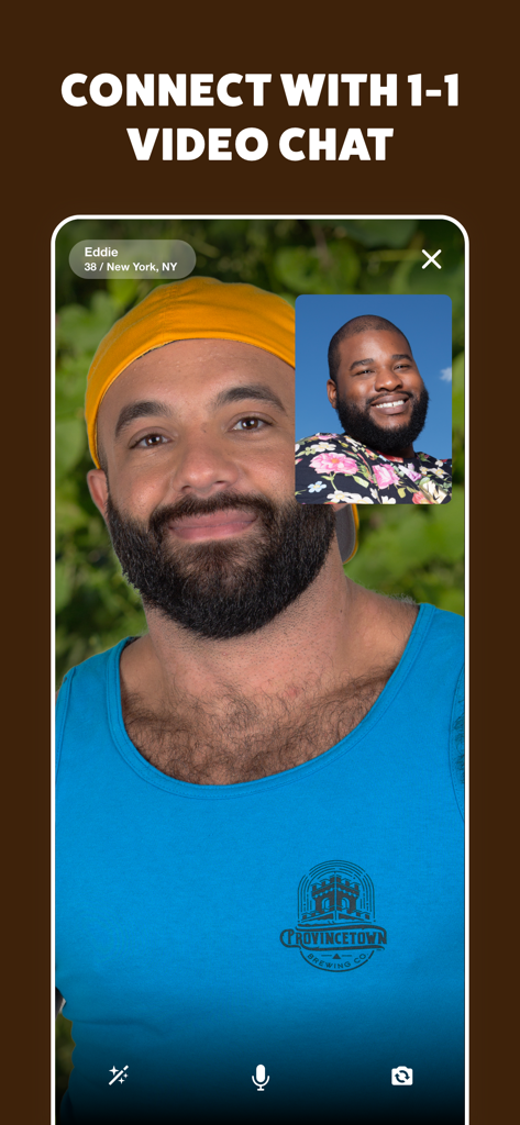 Dos hombres conectándose a través de un chat de video individual en la aplicación GROWLR