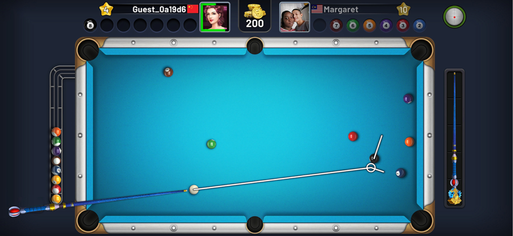 A 1v1 online billiards match in 8 Pool Clash
