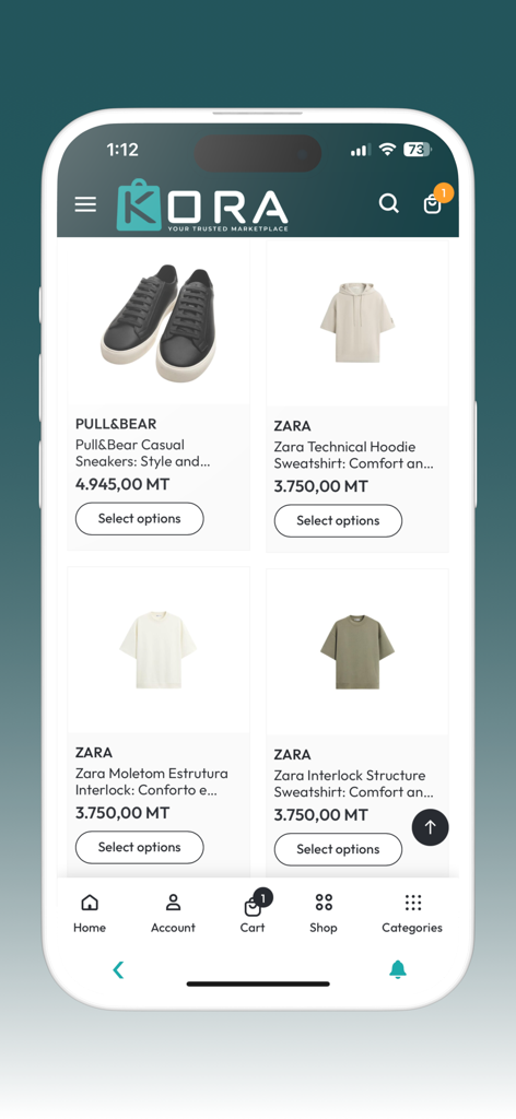 Una pantalla móvil que muestra la aplicación de mercado KORA con listados de productos de ropa de Zara y Pull and Bear