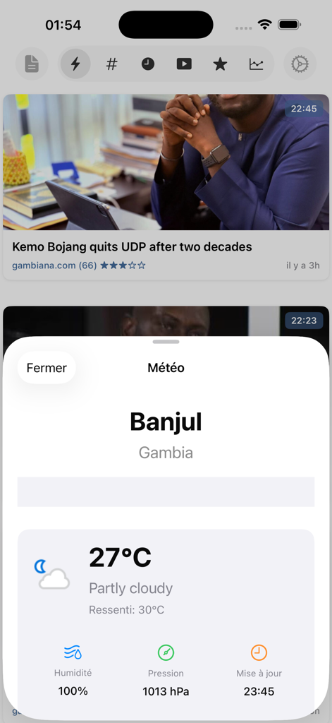 Interfaz de la aplicación News Gambia que muestra el clima en Banjul y artículos de noticias