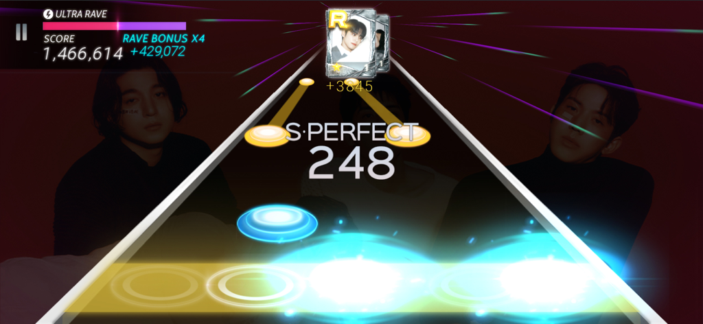 SUPERSTAR JYPNATION - プレイ中のトラック上の音符とK-POPアーティストカードを表示したリズムゲーム「SUPERSTAR JYPNATION」のスクリーンショット