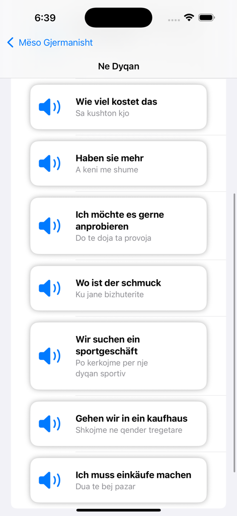 Meso Gjermanisht 2026 - Tela de aplicativo móvel exibindo frases de compras em alemão com traduções albanesas e ícones de áudio.