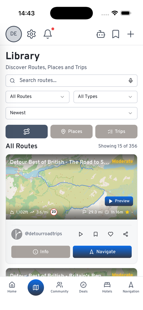 MIVIA 2.0 - Interface de l'application MIVIA 2.0 montrant la bibliothèque d'itinéraires avec des options de road trip pittoresques et des filtres de recherche.
