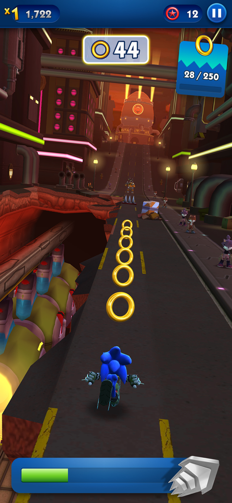 Sonic el Erizo corriendo por una calle de ciudad futurista recogiendo anillos dorados en Sonic Prime Dash
