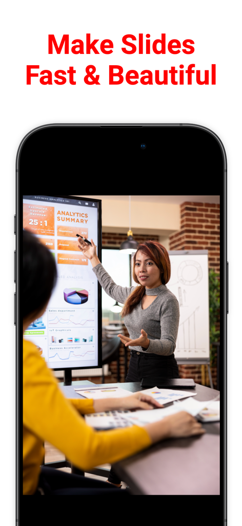 Una mujer dando una presentación de datos profesional con gráficos en la pantalla de un iPhone