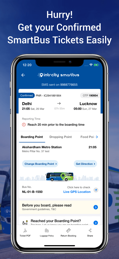 Interface do aplicativo IntrCity SmartBus mostrando um bilhete de ônibus confirmado de Delhi para Lucknow com detalhes de viagem e rastreamento GPS ao vivo.