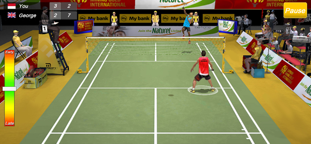 Una simulazione di partita di badminton 3D che mostra un giocatore che salta per uno smash sopra la rete.