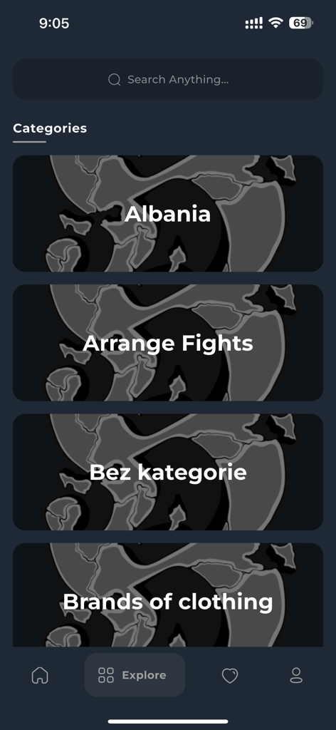 Hooligans.cz - Pantalla de categorías de la aplicación móvil Hooligans.cz que muestra varios temas de la cultura de aficionados, como peleas organizadas y marcas de ropa.