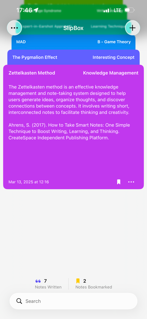 SlipBox – Zettelkasten Notes - SlipBox App-Oberfläche, die eine Zettelkasten-Notizkarte zur Wissensverwaltung mit gestapelten bunten Notizköpfen zeigt