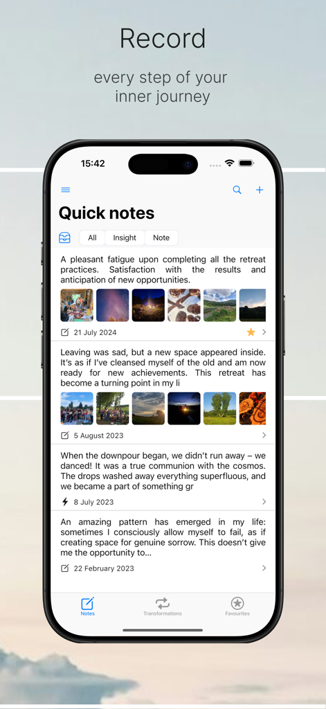 Notes soul way - Un teléfono inteligente que muestra la pantalla de notas rápidas de la aplicación Notes soul way con entradas de texto y galerías de fotos para el autodescubrimiento.