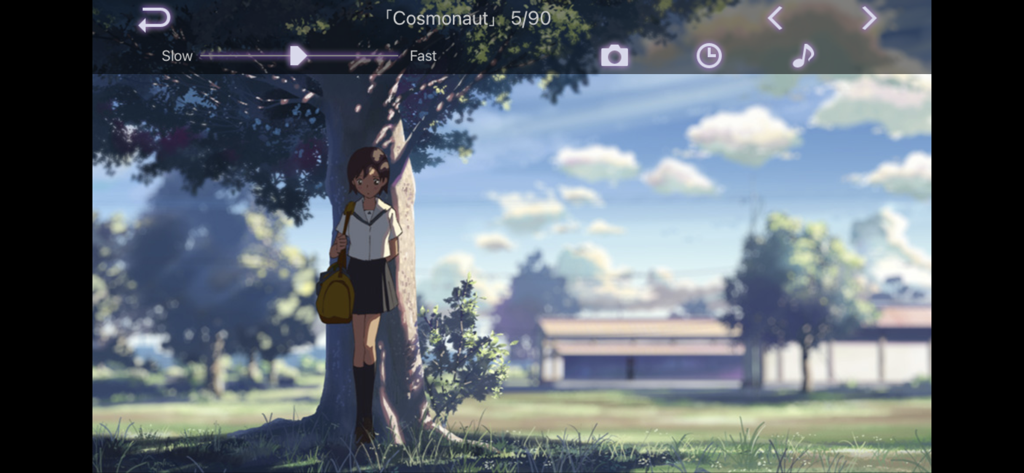 Eine ästhetische Anime-Szene aus 5 Zentimetern pro Sekunde, die ein Mädchen zeigt, das sich in einem sonnigen Schulhof an einen Baum lehnt.