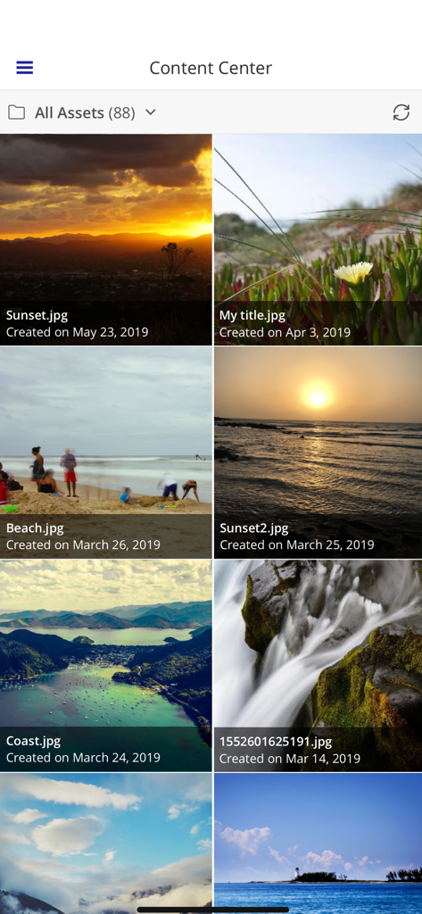 Khoros Marketing - Le centre de contenu de l'application Khoros Marketing affichant une galerie d'actifs de médias sociaux.