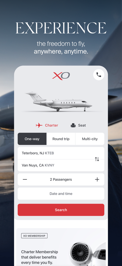 Interfaccia dell'app XO per la prenotazione di un charter di jet privato con selezione del percorso e opzioni per i passeggeri