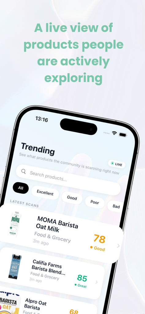 Sift - Real Product Reviews - Interfaz de la aplicación Sift que muestra productos de tendencia y puntuaciones de calidad en vivo para artículos de supermercado como la leche de avena.