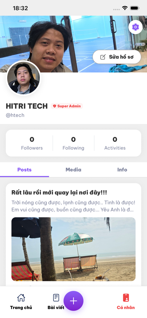 Ao Trình - User profile interface of Ao Trinh sports management app showing social media posts and follower statistics