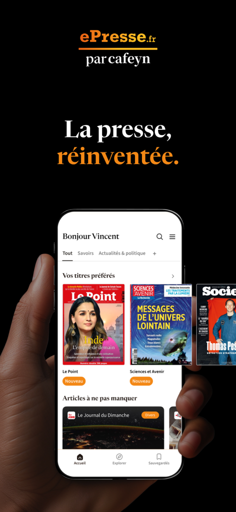Mano sosteniendo un smartphone mostrando la aplicación kiosco digital ePresse con revistas francesas
