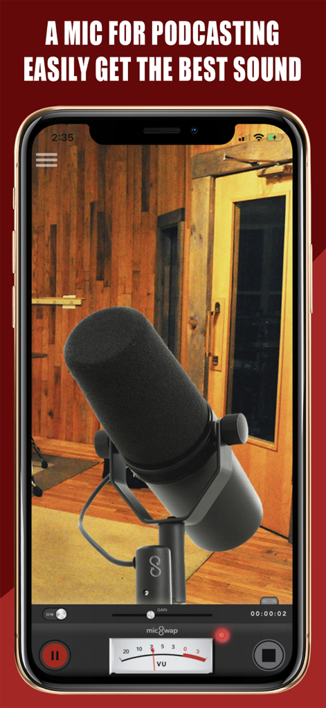 MicSwap: Microphone Recording - Interfaz de la aplicación MicSwap que muestra un micrófono profesional para podcasts y controles de grabación en un estudio