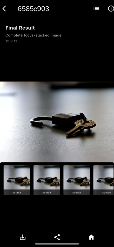 iFocus Stacking - iFocus Stackingアプリを使用して作成された、南京錠と鍵のシャープなマクロ写真